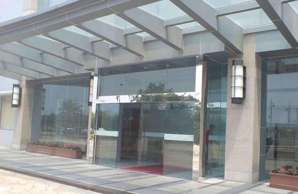 平開自動門